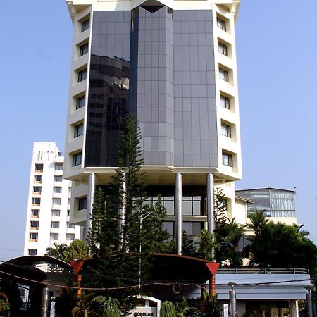 Hotel Gokulam Park Kochi Exterior foto