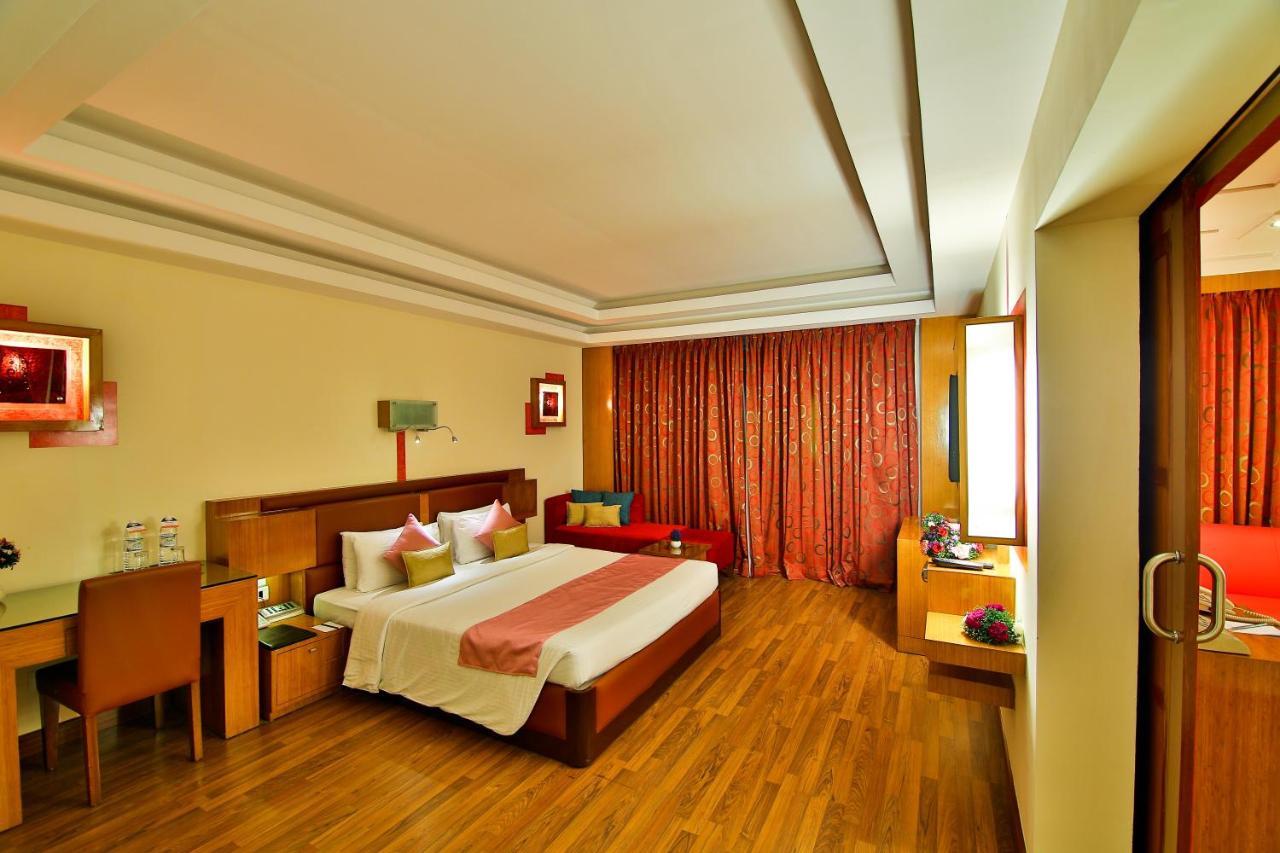 Hotel Gokulam Park Kochi Exterior foto