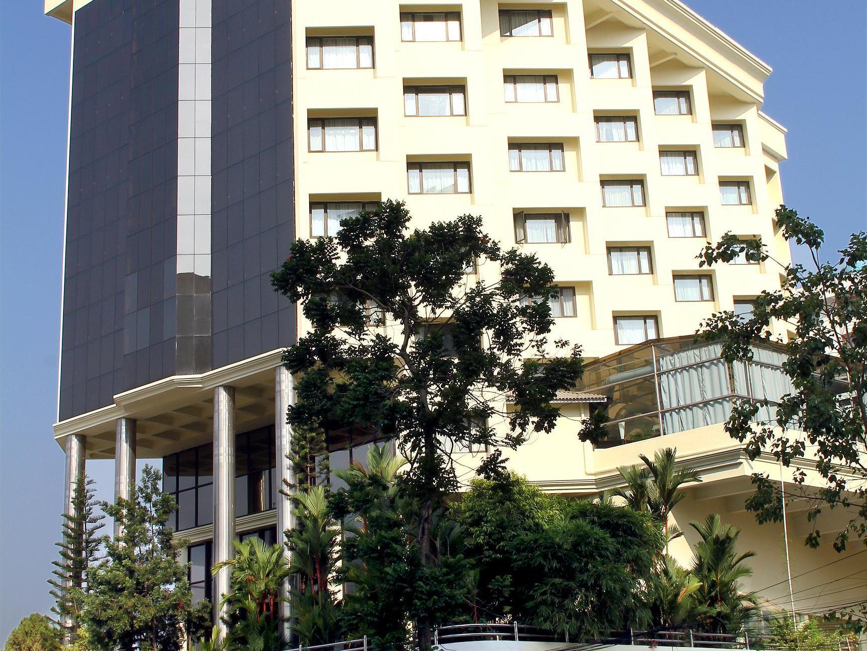 Hotel Gokulam Park Kochi Exterior foto